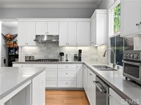 58  Tollson  , Irvine, CA