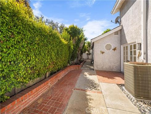 12  Oakdale  , Irvine, CA