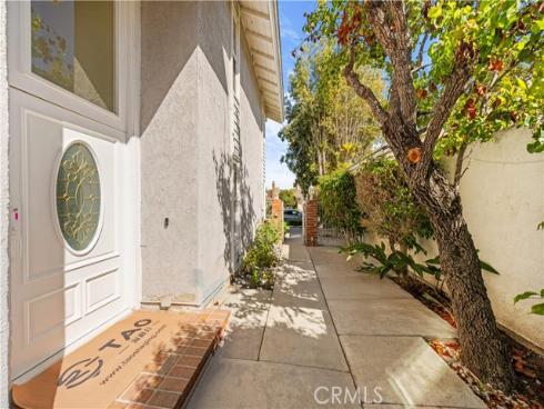 12  Oakdale  , Irvine, CA