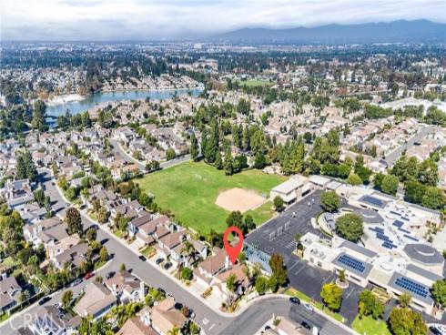 39  Foxboro  , Irvine, CA