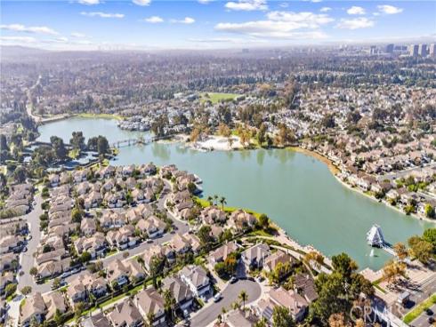 39  Foxboro  , Irvine, CA