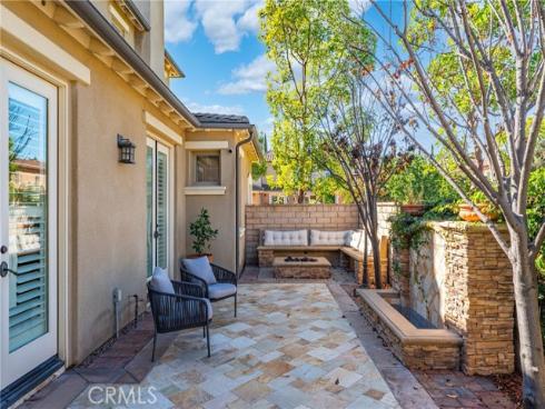 35  Twin Gables  , Irvine, CA