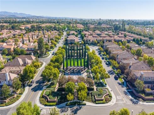 35  Twin Gables  , Irvine, CA