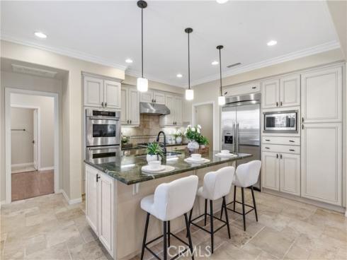 35  Twin Gables  , Irvine, CA