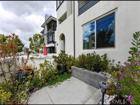 175  Frame  , Irvine, CA