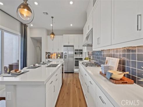 194  Billings  , Irvine, CA