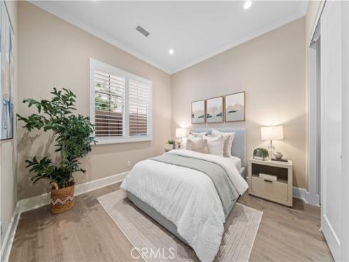 100  Viano  , Irvine, CA