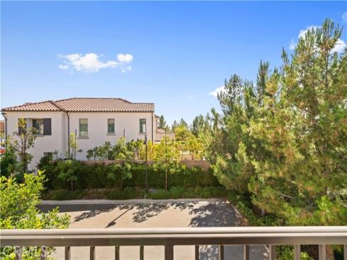 100  Viano  , Irvine, CA