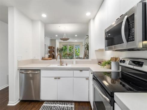 2233  Martin  216 , Irvine, CA