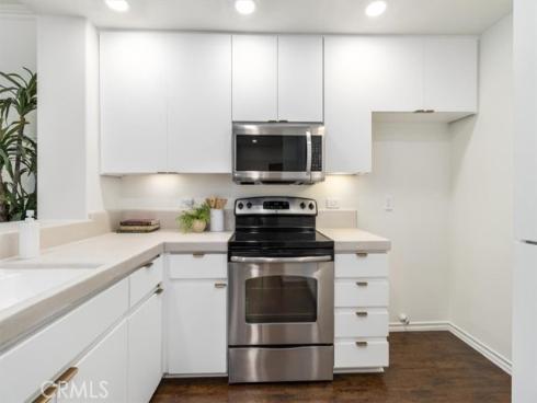 2233  Martin  216 , Irvine, CA