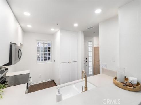 2233  Martin  216 , Irvine, CA