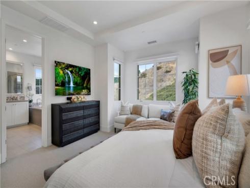 343  Paradiso  , Irvine, CA