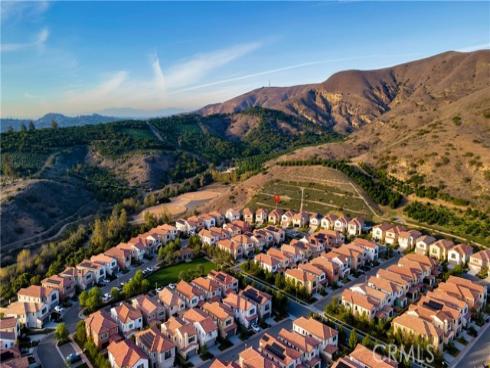 343  Paradiso  , Irvine, CA