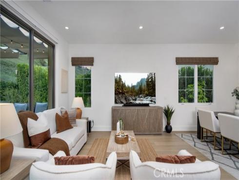 343  Paradiso  , Irvine, CA