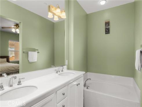 51  Olivehurst  , Irvine, CA