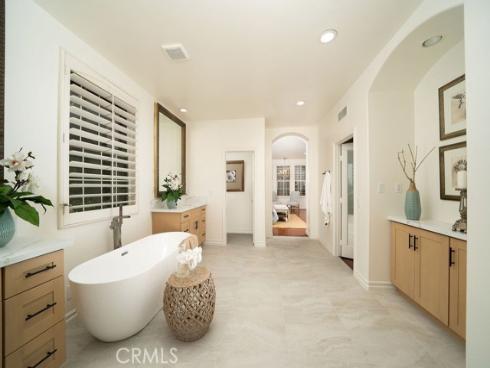 60  New Dawn  , Irvine, CA