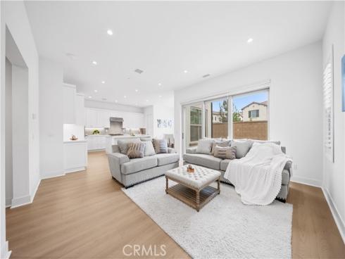 118  Glydon  , Irvine, CA