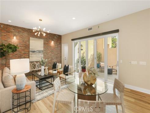 245  Follyhatch  , Irvine, CA