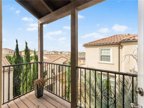 119  Strawberry  , Irvine, CA