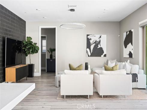 113  Pixel  , Irvine, CA