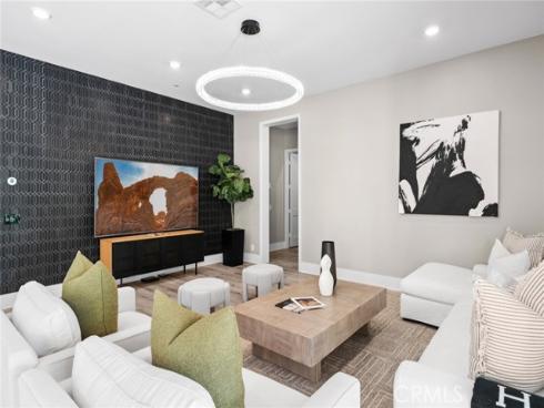 113  Pixel  , Irvine, CA