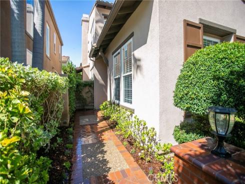 31  Dinuba  , Irvine, CA