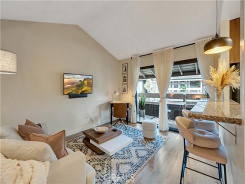 174  Streamwood  , Irvine, CA