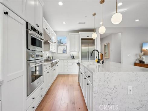 110  Globe  , Irvine, CA