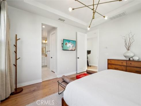 110  Globe  , Irvine, CA