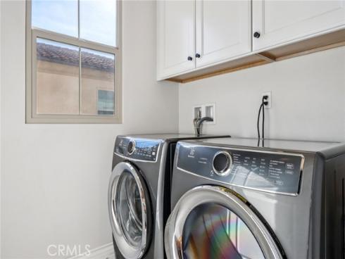 110  Globe  , Irvine, CA