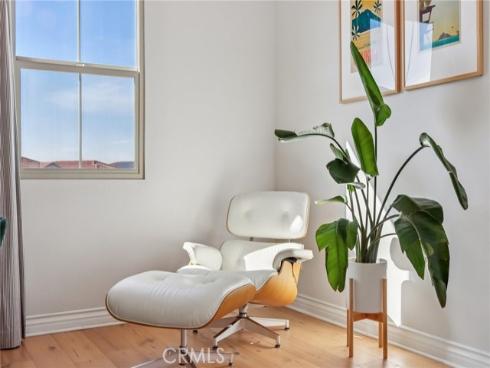 110  Globe  , Irvine, CA