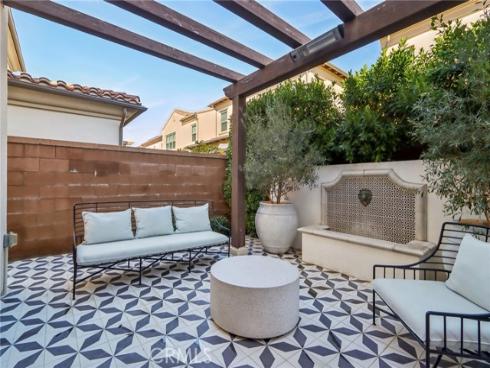 110  Globe  , Irvine, CA