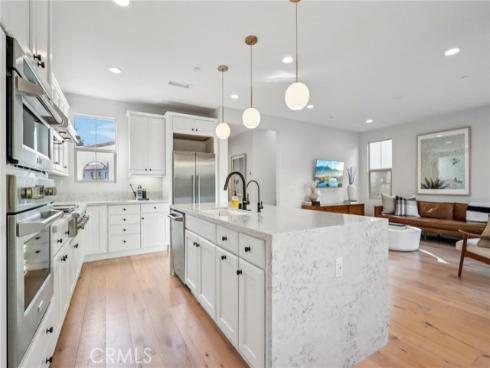 110  Globe  , Irvine, CA