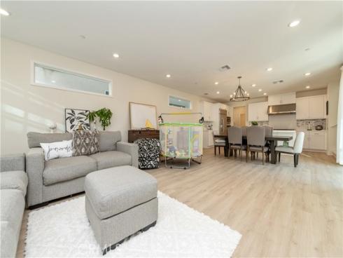 200  Zawn  , Irvine, CA