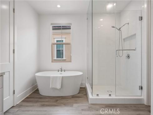 59  Longchamp  , Irvine, CA