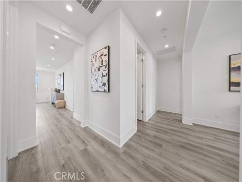 59  Longchamp  , Irvine, CA