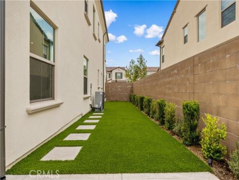59  Longchamp  , Irvine, CA