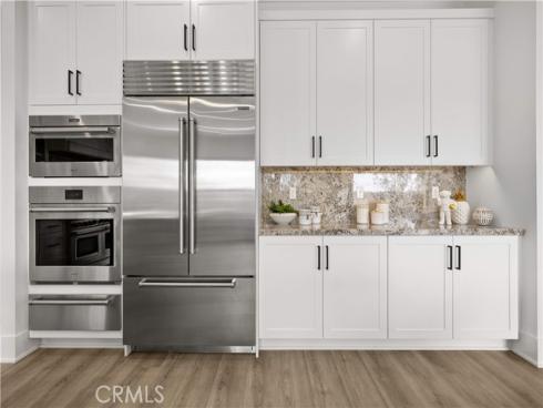 59  Longchamp  , Irvine, CA