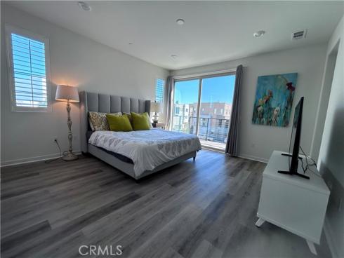 129  Cadence  , Irvine, CA