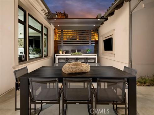 560  Peninsula  , Irvine, CA