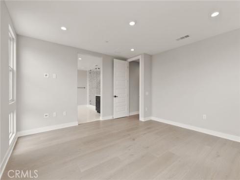 204  Stage  , Irvine, CA