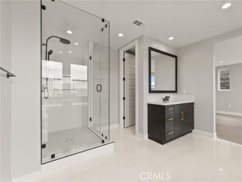 204  Stage  , Irvine, CA