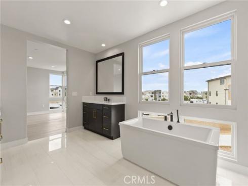 204  Stage  , Irvine, CA