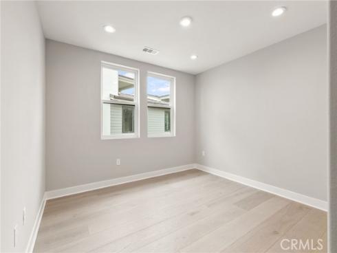 204  Stage  , Irvine, CA