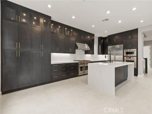 204  Stage  , Irvine, CA