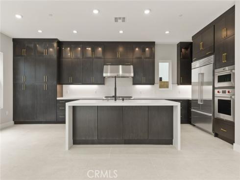 204  Stage  , Irvine, CA