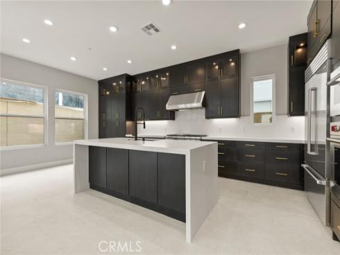 204  Stage  , Irvine, CA