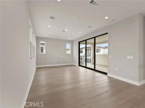 204  Stage  , Irvine, CA