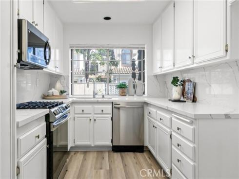 28  Almador  , Irvine, CA