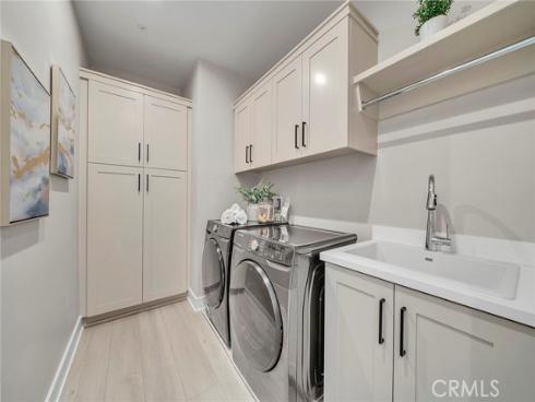 100  Albero  , Irvine, CA